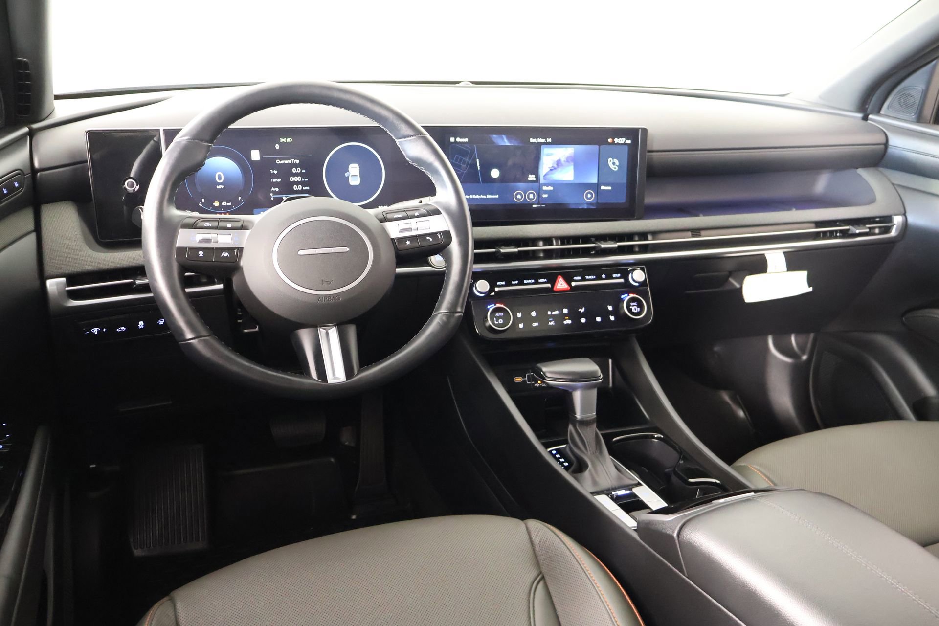 Certified 2025 Hyundai Santa Cruz Limited AWD/4WD image 2