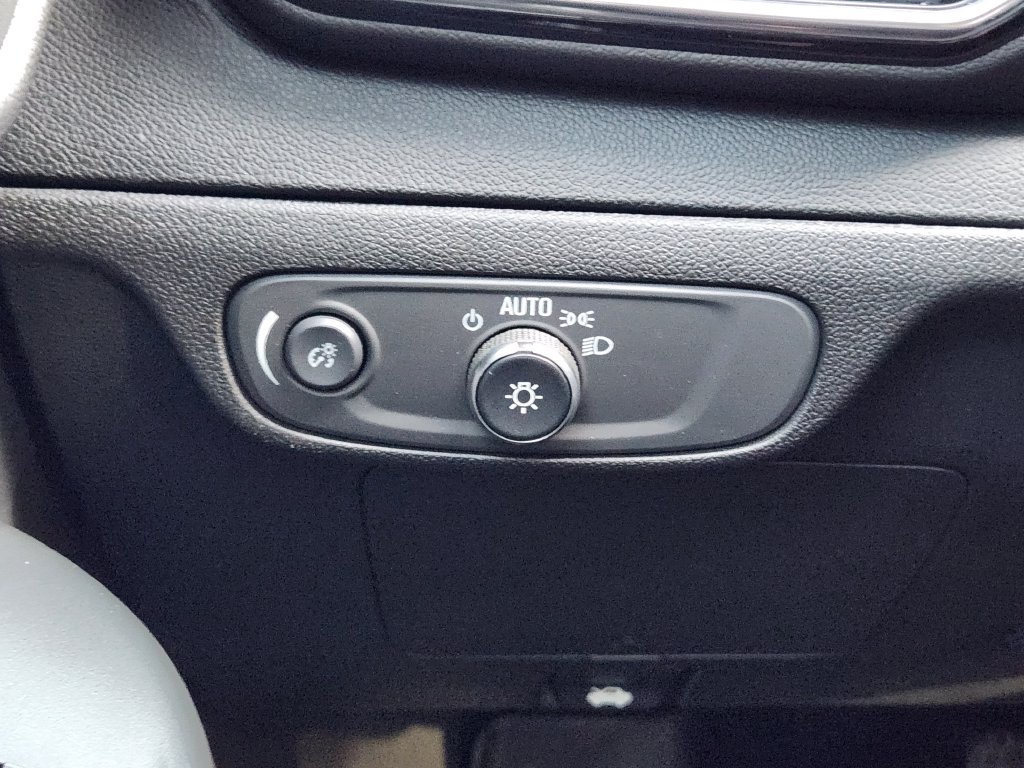 Used 2023 Chevrolet Bolt EUV LT FWD image 22