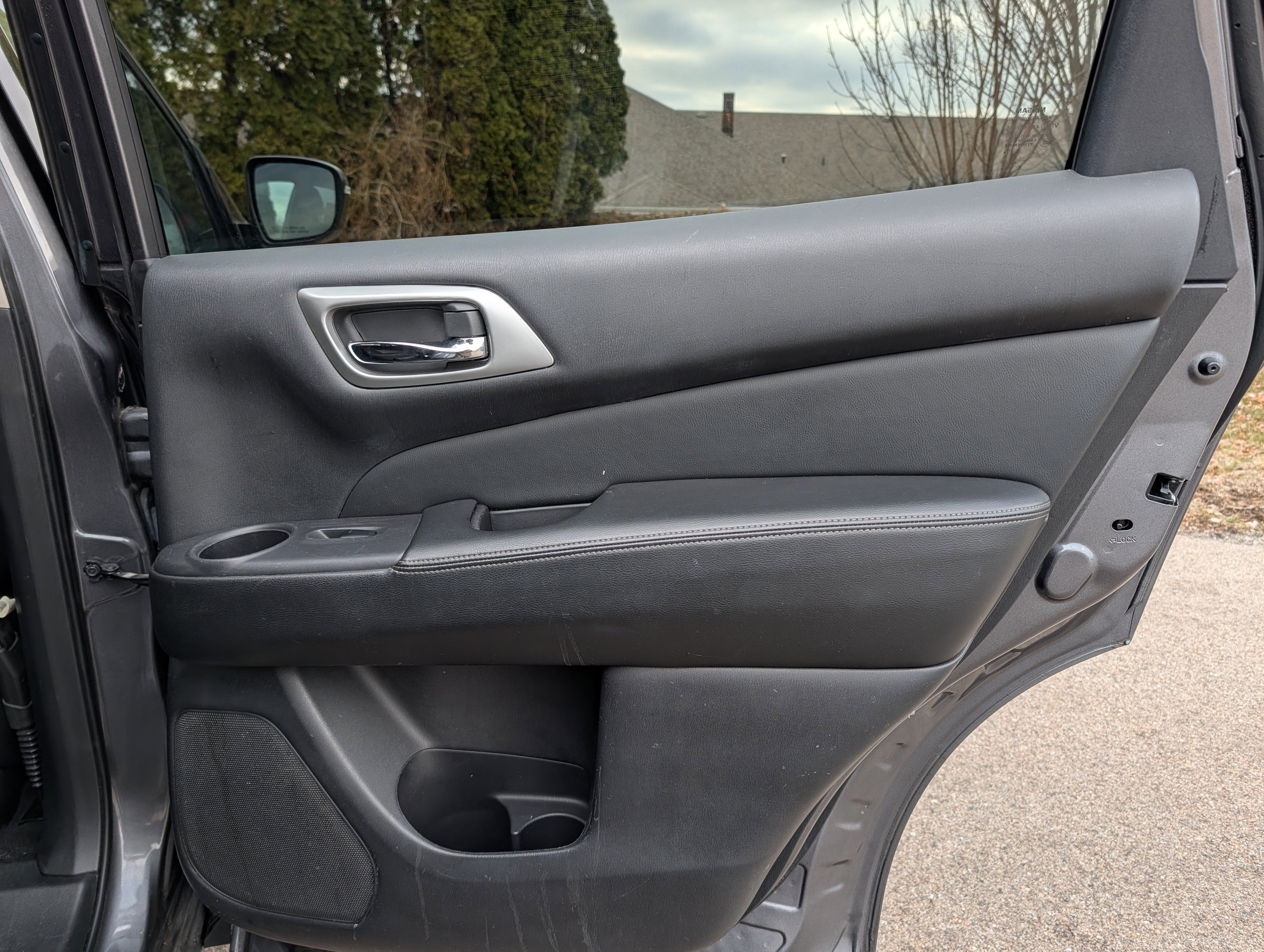 Used 2019 Nissan Pathfinder SV image 32