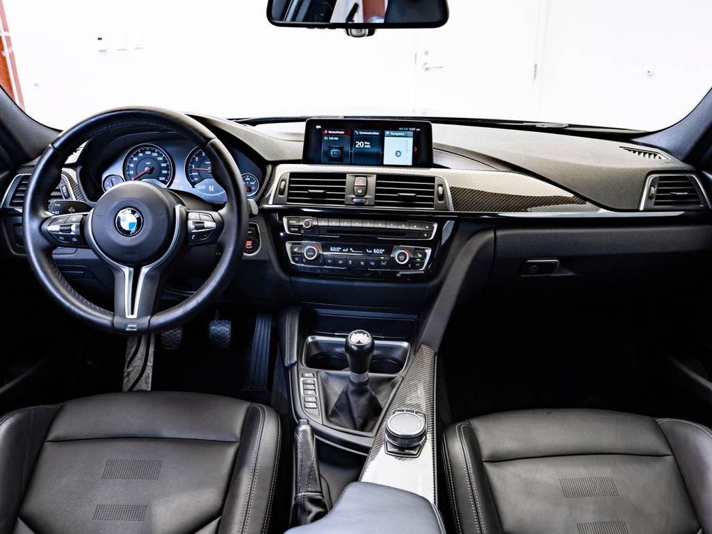 Used 2018 BMW M3 RWD image 33