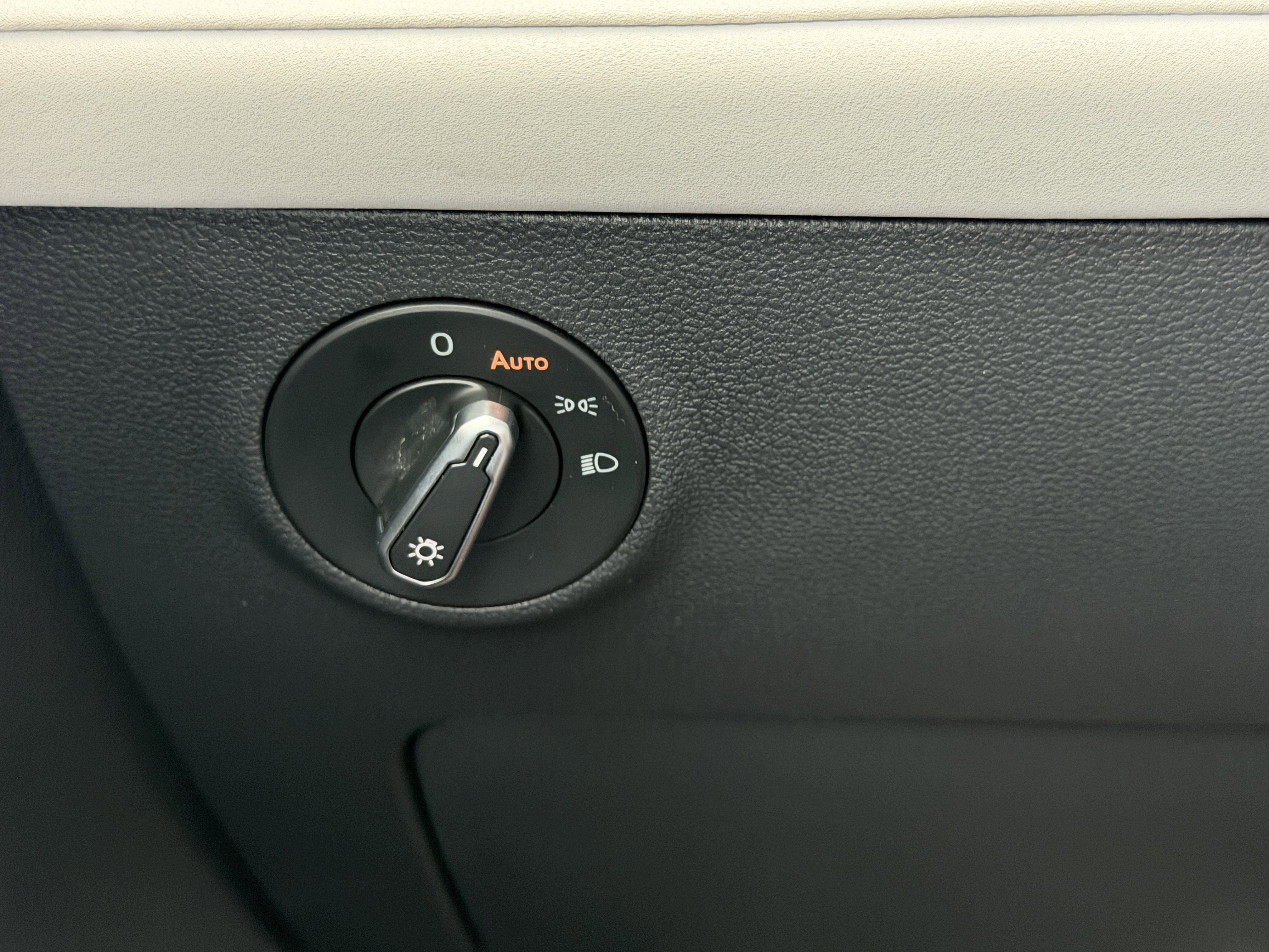 Used 2025 Volkswagen Taos SE image 25