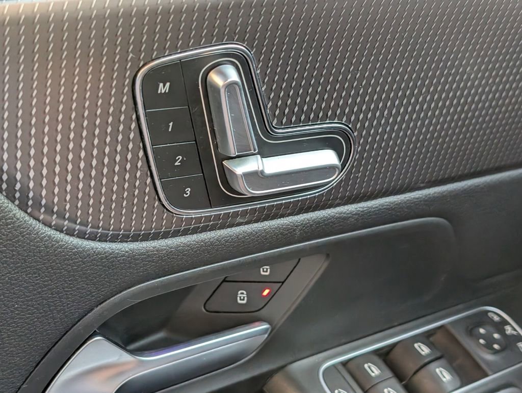 Used 2021 Mercedes-Benz GLA 250 image 24