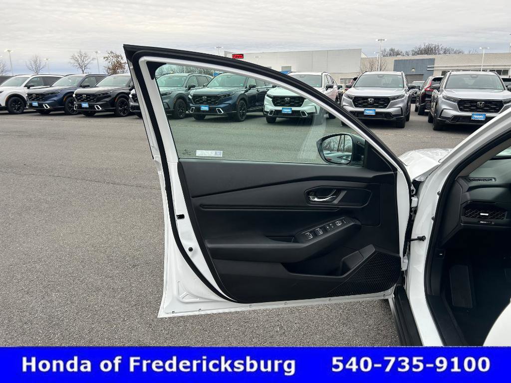 Used 2025 Honda Accord SE image 14