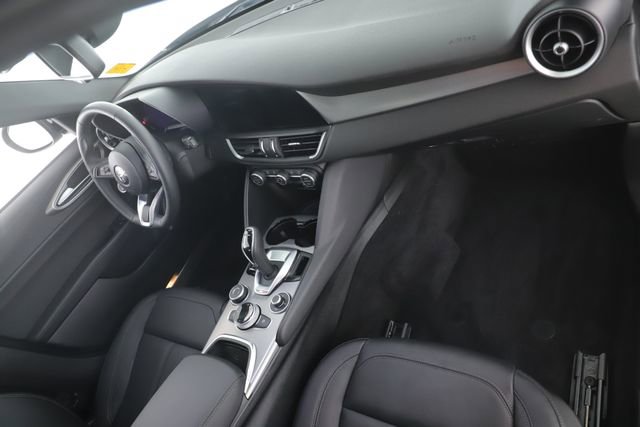 Used 2024 Alfa Romeo Giulia Ti AWD/4WD image 29