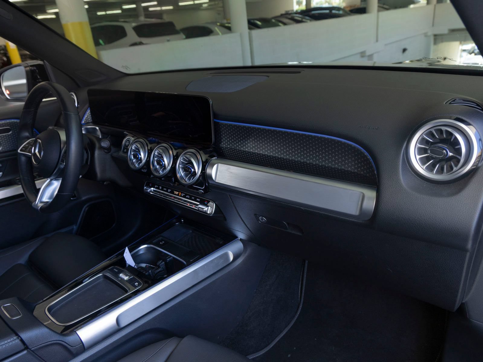 Used 2025 Mercedes-Benz GLB 250 image 28