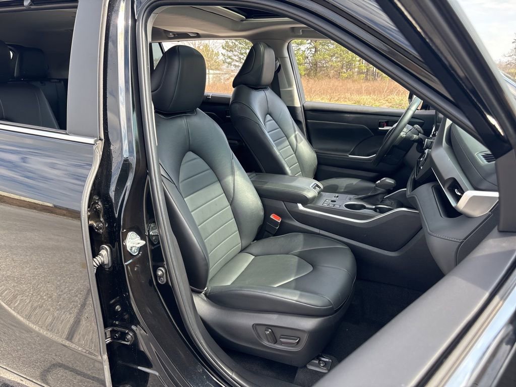 Certified 2024 Toyota Highlander XLE image 43