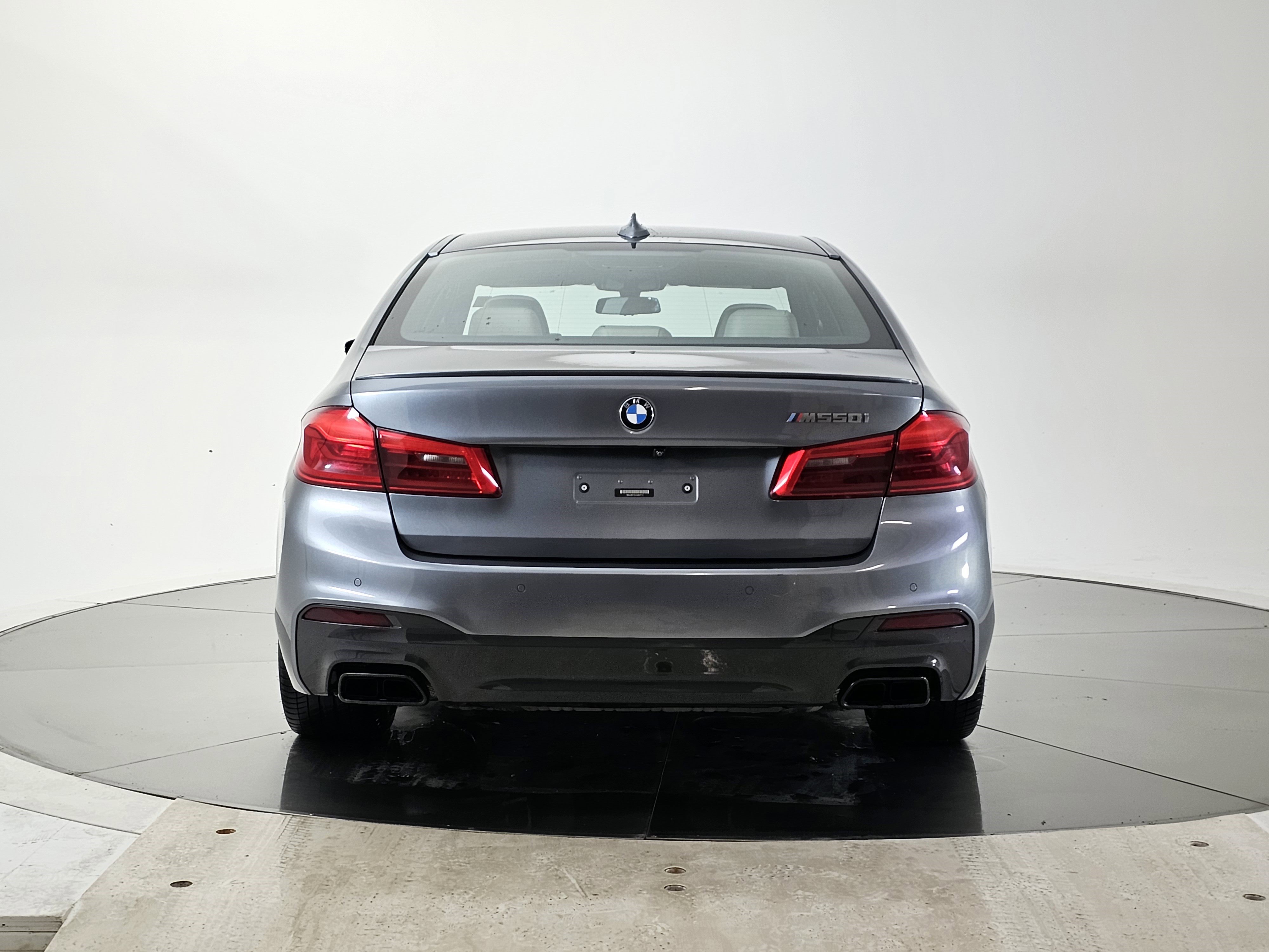 Used 2018 BMW M550i xDrive image 4
