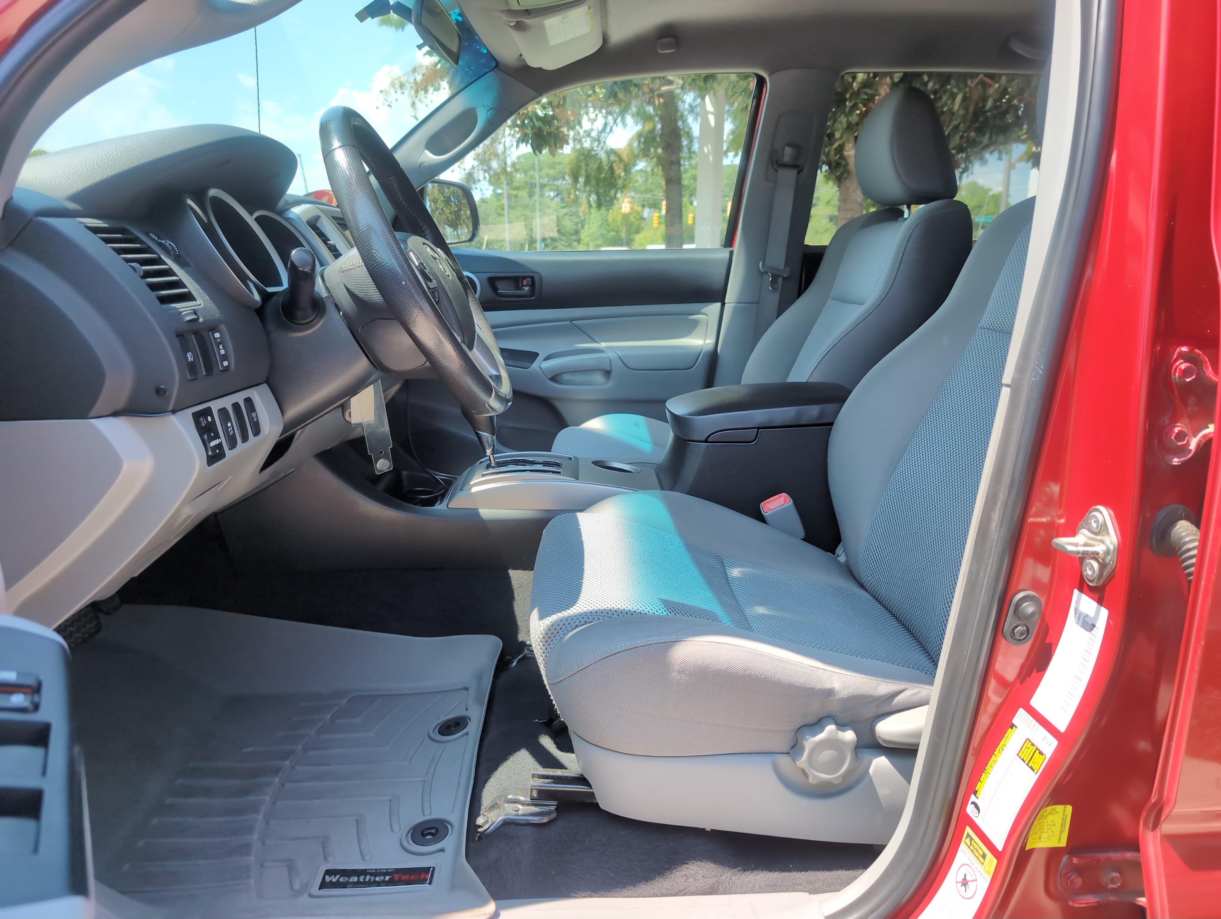 Used 2014 Toyota Tacoma 4x4 Double Cab image 16