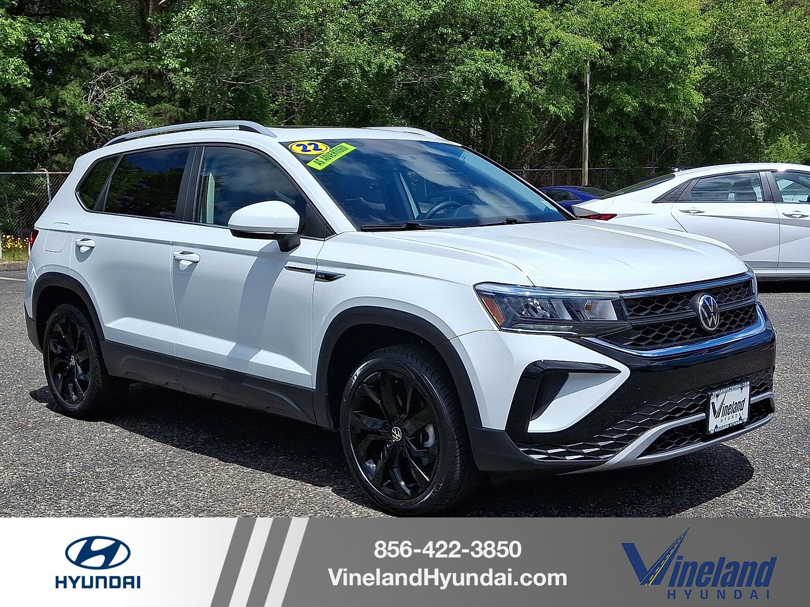 Used 2022 Volkswagen Taos SE w/ Panoramic Sunroof Package FWD image 1