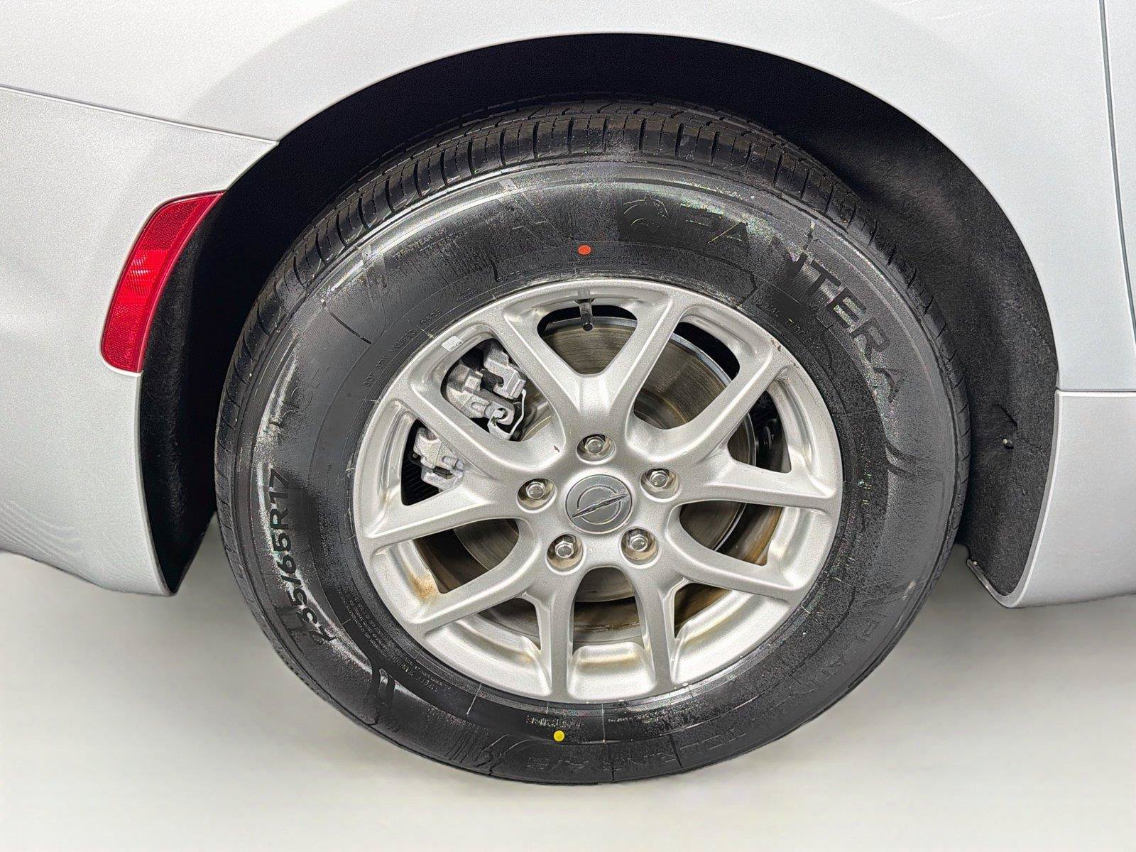 Used 2024 Chrysler Pacifica Touring-L FWD image 34