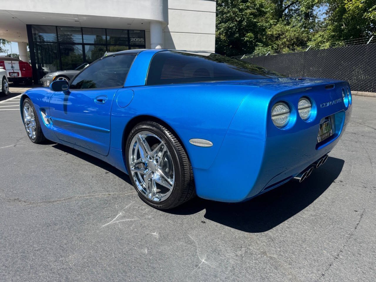 Used 2000 Chevrolet Corvette Coupe w/ Performance Handling Pkg RWD image 3