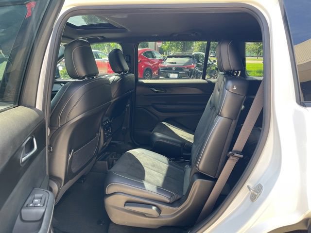 Used 2025 Jeep Grand Cherokee L Altitude AWD/4WD image 30