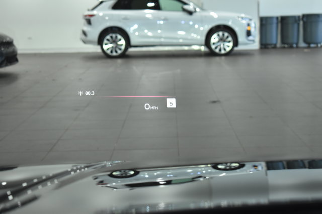 Used 2025 Audi Q5 Premium Plus w/ Premium Plus image 17