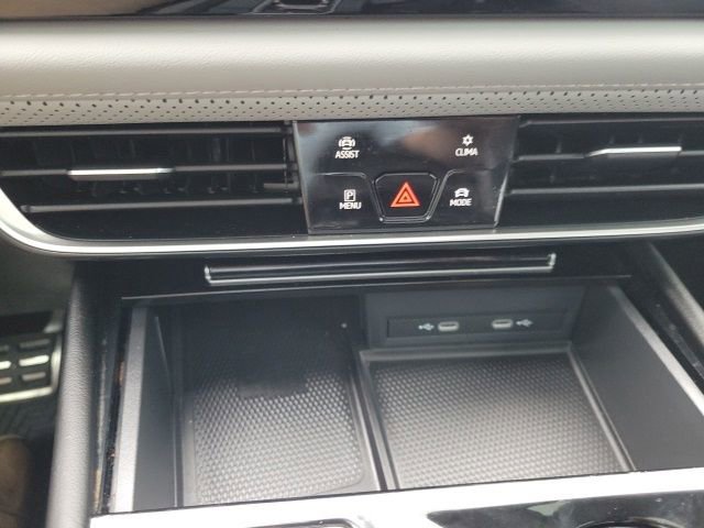 Used 2024 Volkswagen Atlas Peak Edition SE image 10