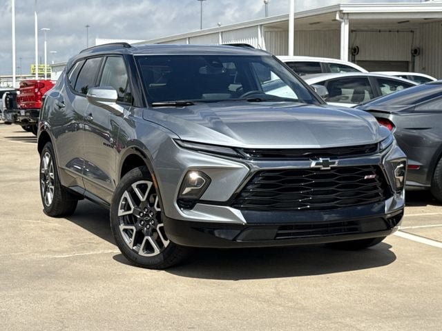 Used 2025 Chevrolet Blazer RS FWD image 2