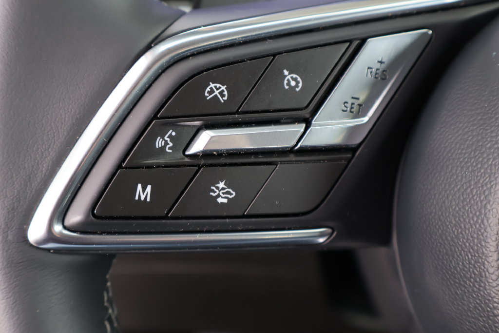 Used 2025 Buick Envision Preferred AWD/4WD image 30