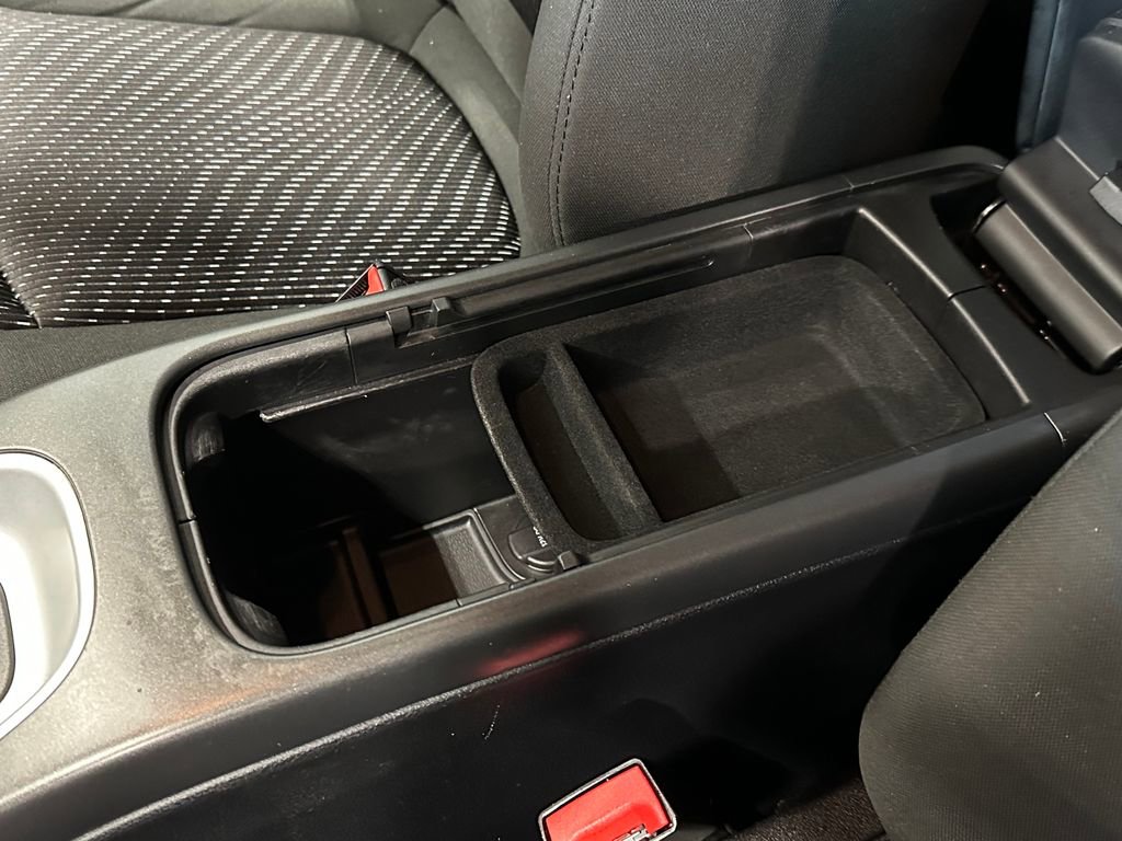 Used 2019 Dodge Journey SE FWD image 25