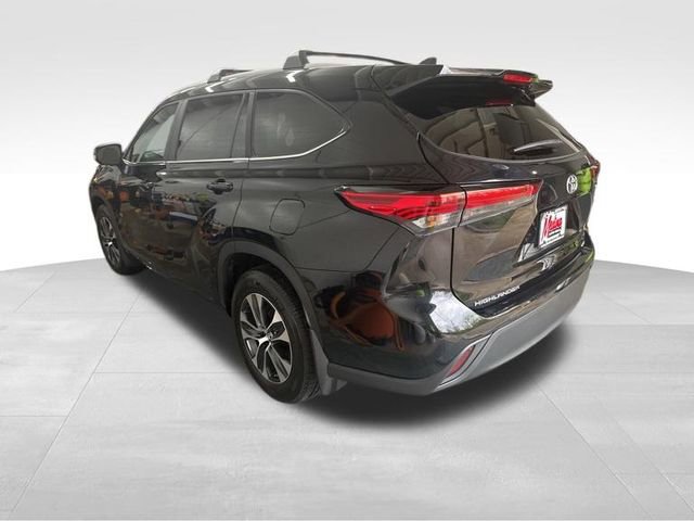 Used 2023 Toyota Highlander XLE FWD image 7