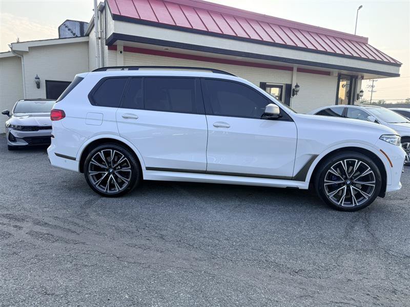 Used 2022 BMW X7 M50i AWD/4WD image 4