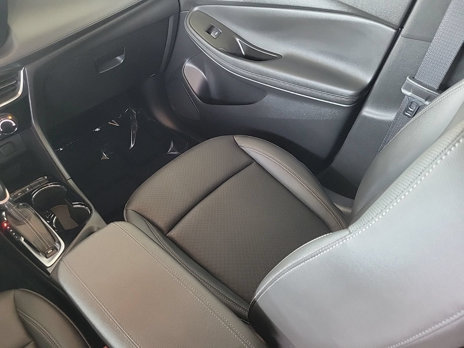 Used 2024 Buick Encore GX Sport Touring w/ Comfort Package FWD image 15