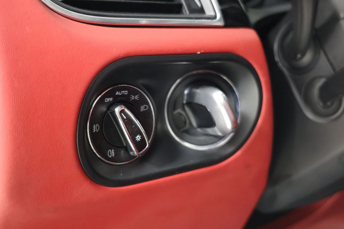 Used 2017 Porsche Macan GTS AWD/4WD image 18