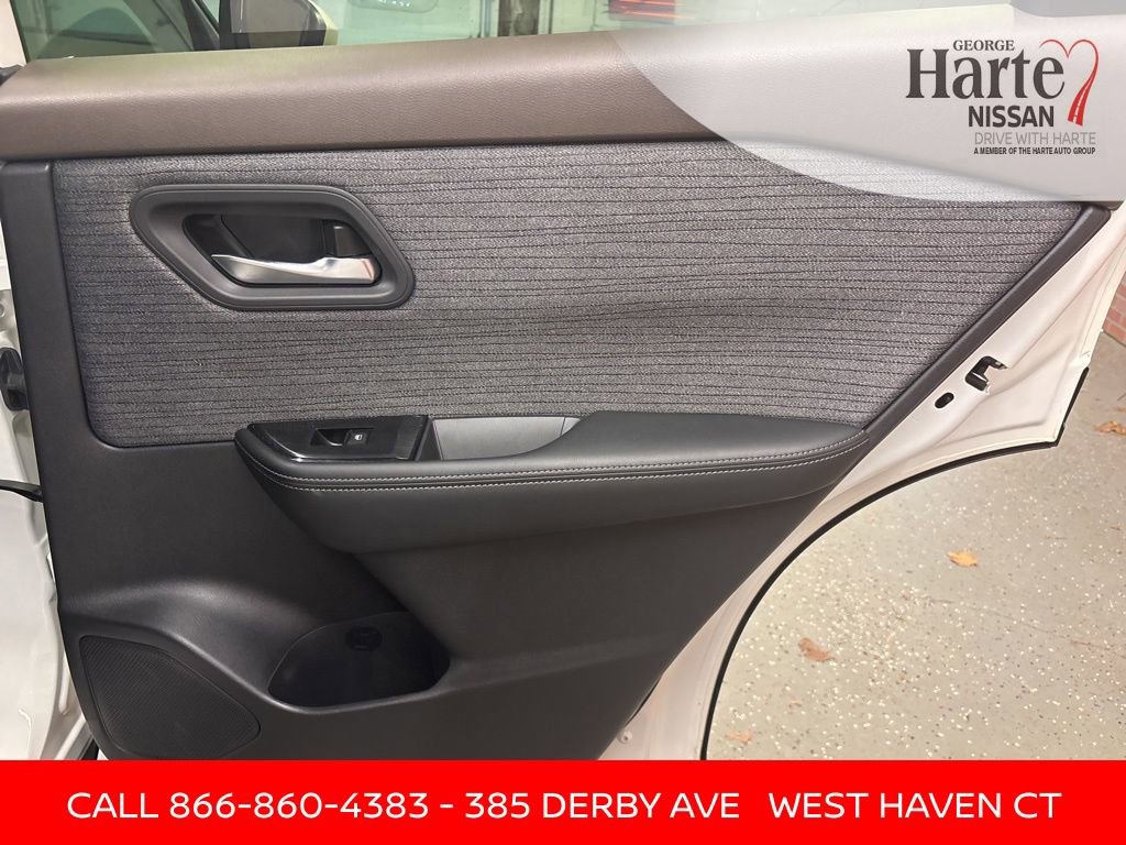 Certified 2023 Nissan Rogue SV image 32