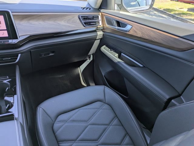 Certified 2025 Volkswagen Atlas SE w/ Black Wheel Package image 18