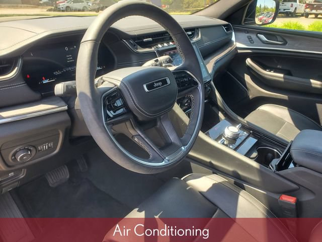 Certified 2024 Jeep Grand Cherokee Overland w/ Luxury Tech Group IV AWD/4WD image 17