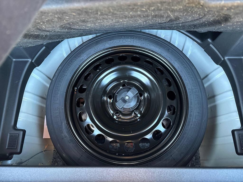 Used 2021 Chevrolet Equinox LT w/ Driver Convenience Package image 46