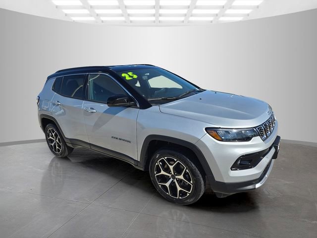 Used 2025 Jeep Compass Limited AWD/4WD image 2