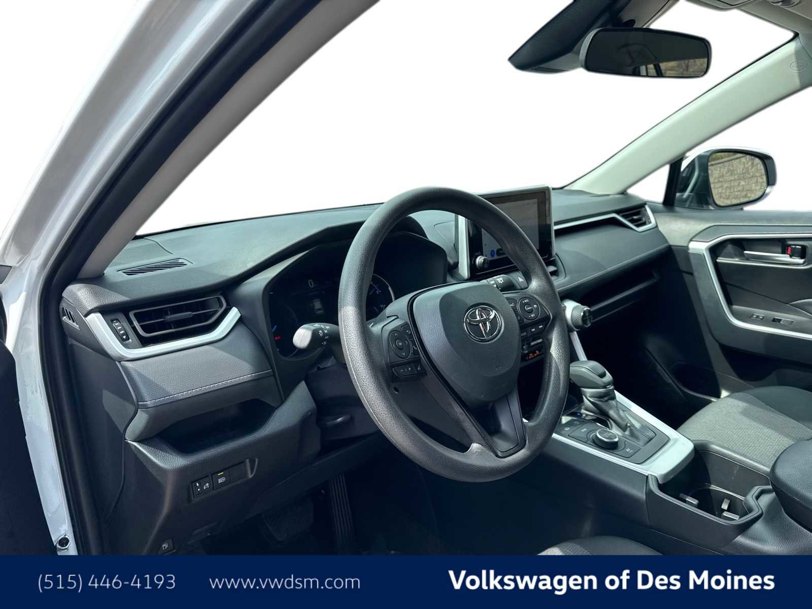 Used 2025 Toyota RAV4 XLE image 2