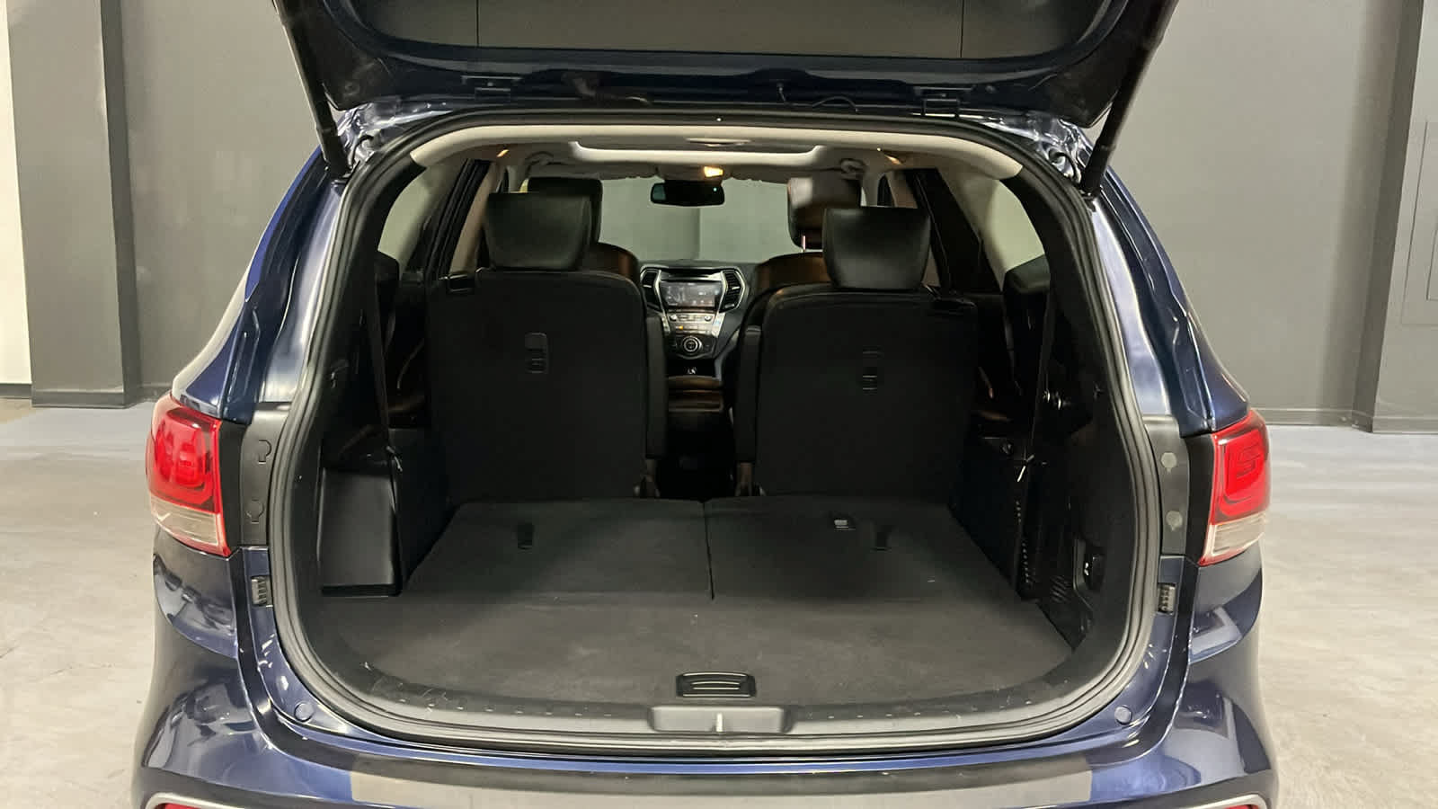 Used 2017 Hyundai Santa Fe Limited AWD/4WD image 26