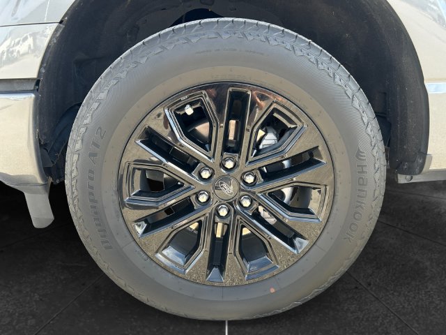 Used 2025 Ford F150 Lariat w/ Equipment Group 501A Mid AWD/4WD image 9