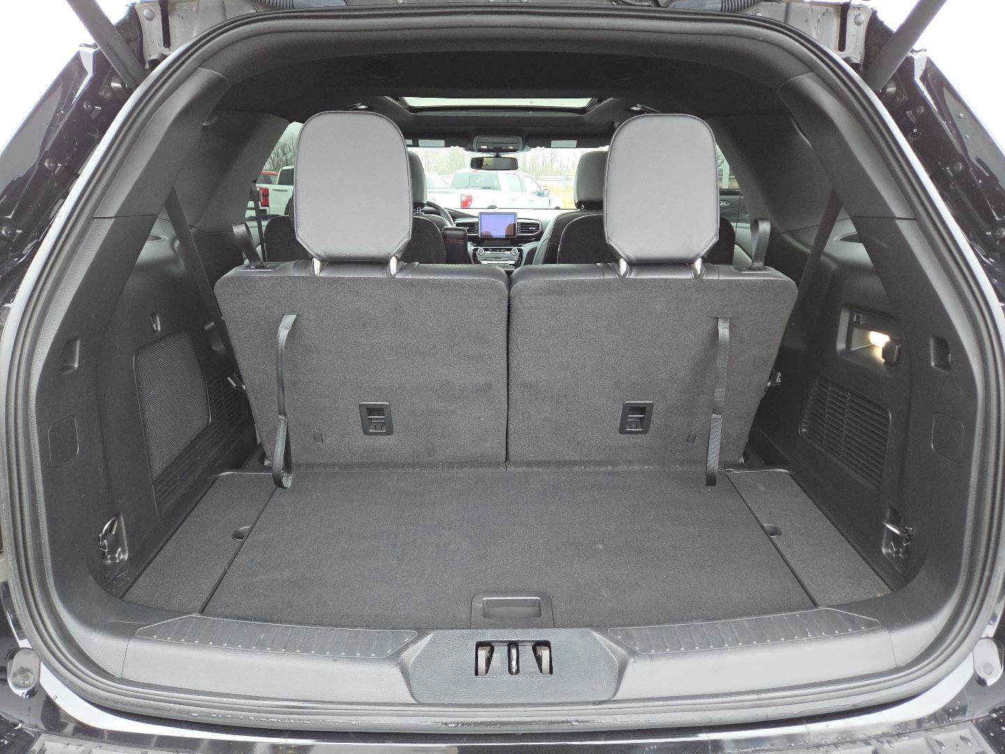 Used 2023 Ford Explorer ST-Line w/ Class IV Trailer Tow Package AWD/4WD image 17