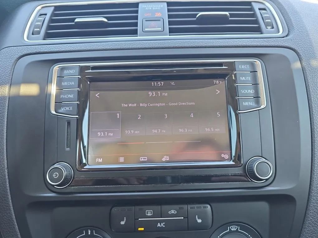 Used 2017 Volkswagen Jetta SE image 27