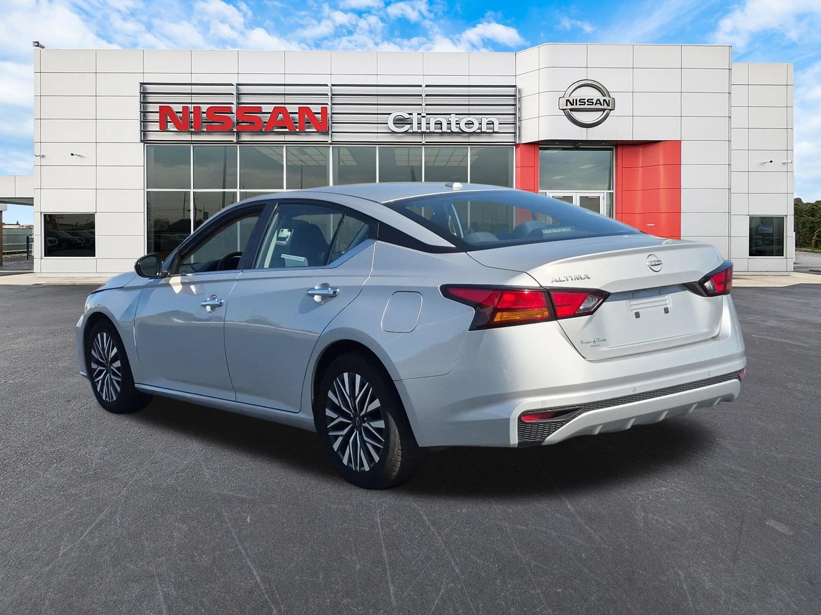 Used 2025 Nissan Altima 2.5 SV FWD image 5