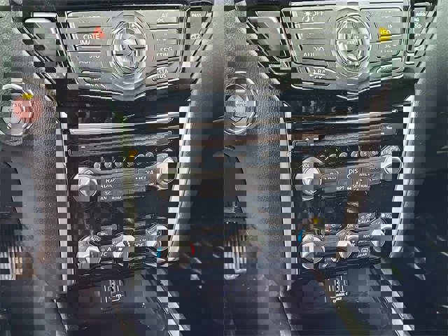 Used 2018 Nissan Pathfinder S image 17