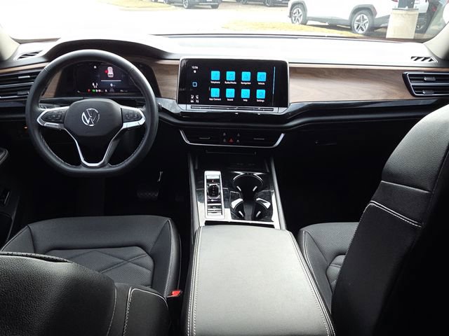 Used 2024 Volkswagen Atlas SE w/ Black Wheel Package image 10