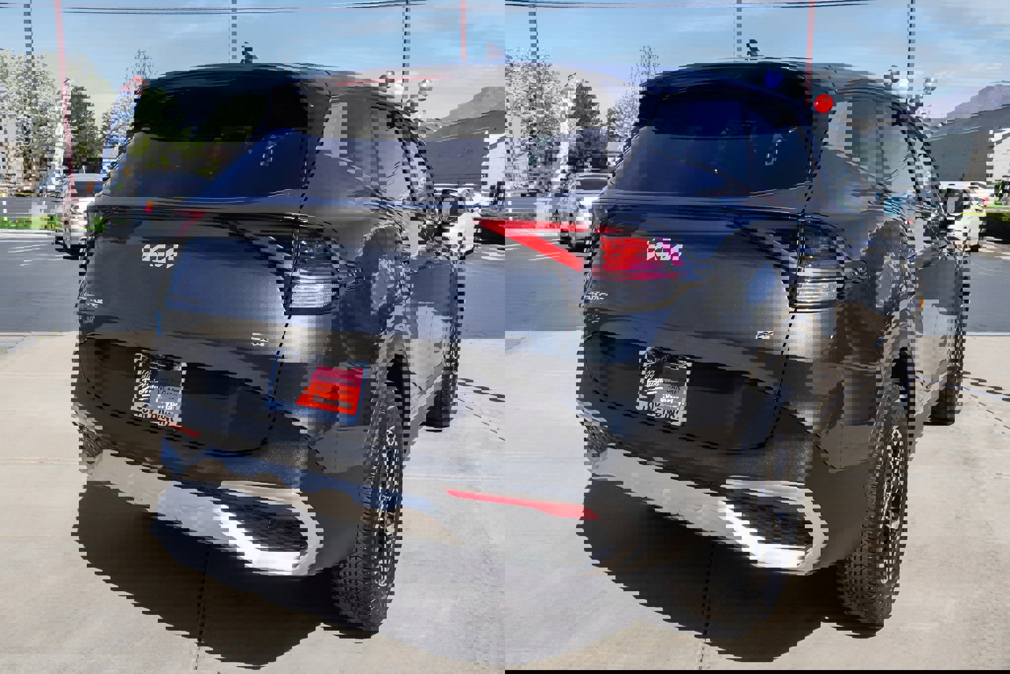 Used 2025 Kia Sportage LX image 8