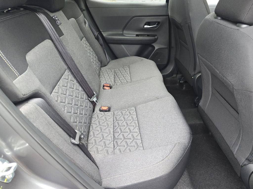 Used 2025 Nissan Kicks SV w/ SV Premium Package AWD/4WD image 18