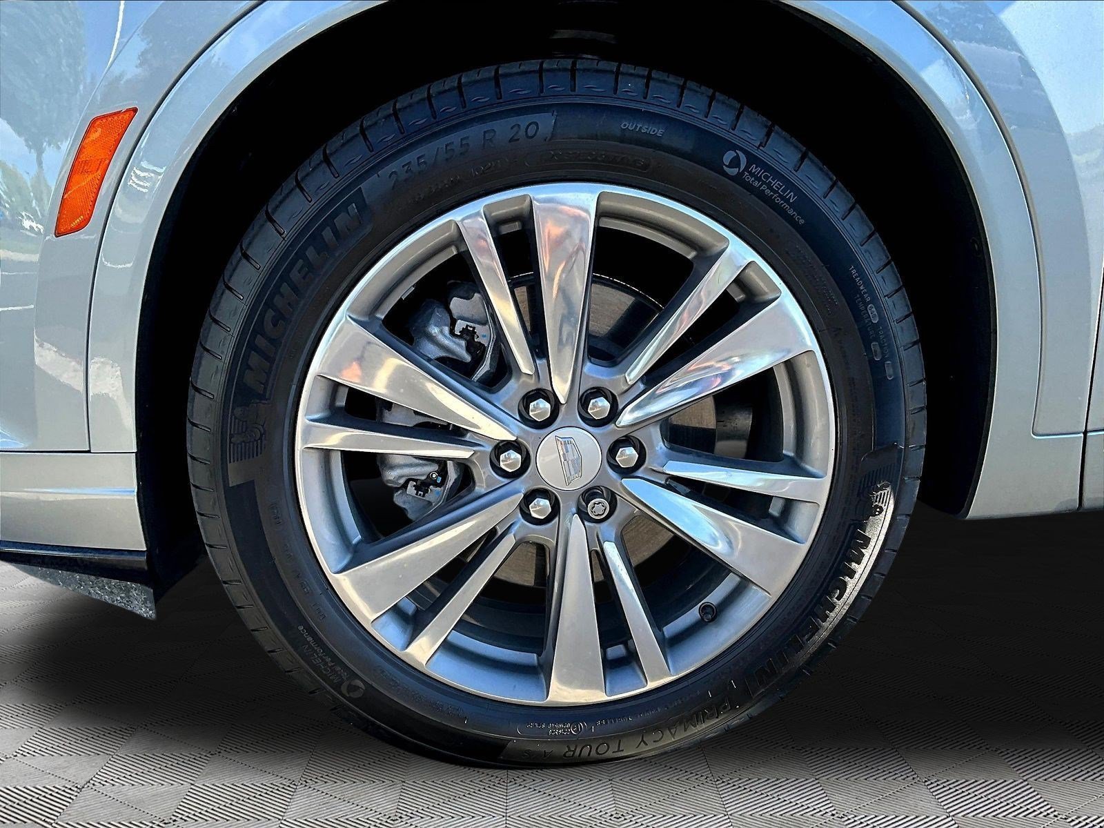Used 2025 Cadillac XT6 Premium Luxury w/ LPO, Floor Liner Package AWD/4WD image 34