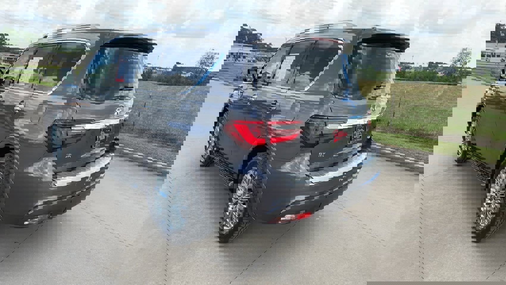 Used 2024 INFINITI QX80 Luxe image 7