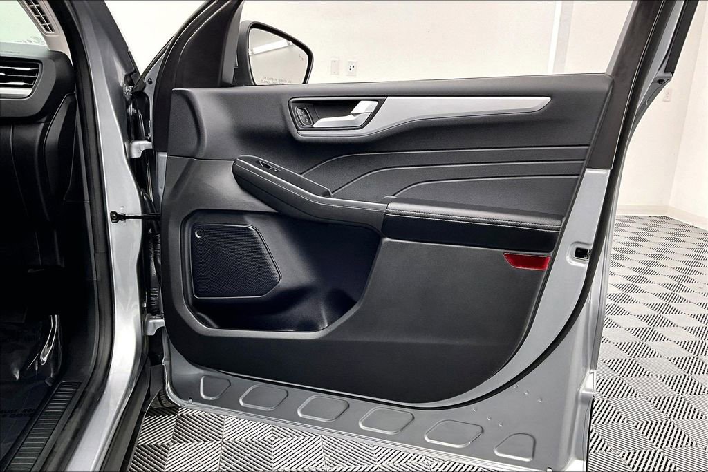 Used 2023 Ford Escape Platinum image 24