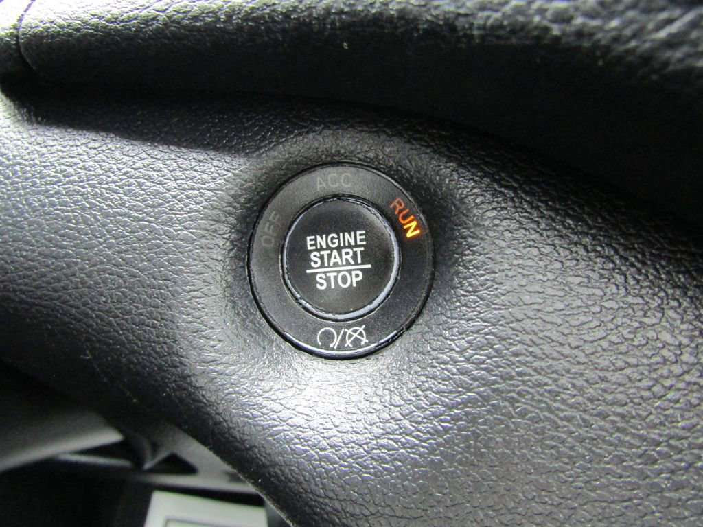 Used 2020 Jeep Cherokee Latitude Plus AWD/4WD image 35