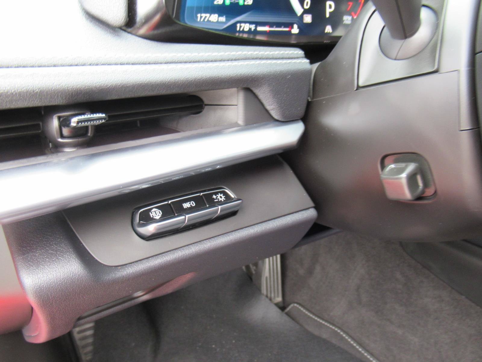 Used 2024 Chevrolet Corvette Stingray Preferred Cpe w/ Z51 Performance Package RWD image 17