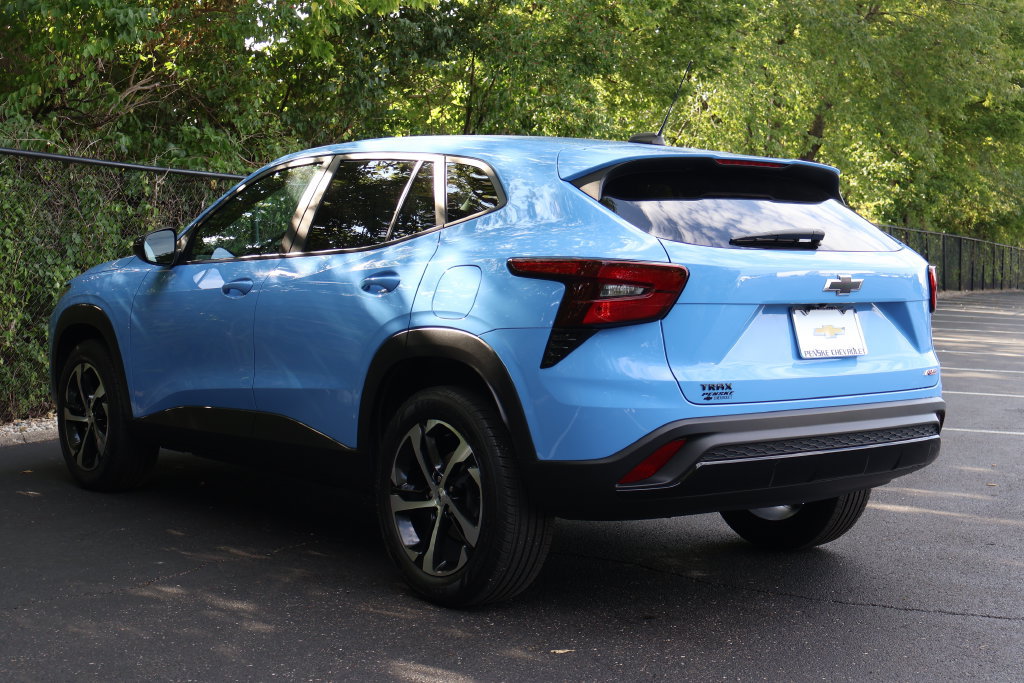 Certified 2024 Chevrolet Trax RS w/ Sunroof Package FWD image 6