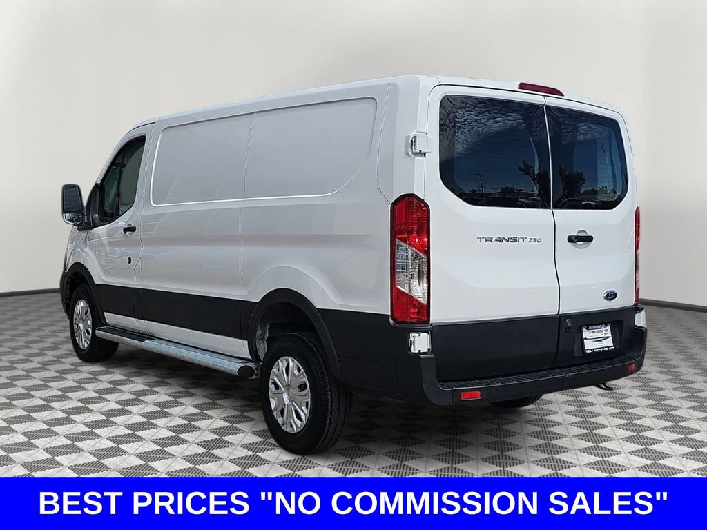 Used 2025 Ford Transit 250 Low Roof RWD image 5
