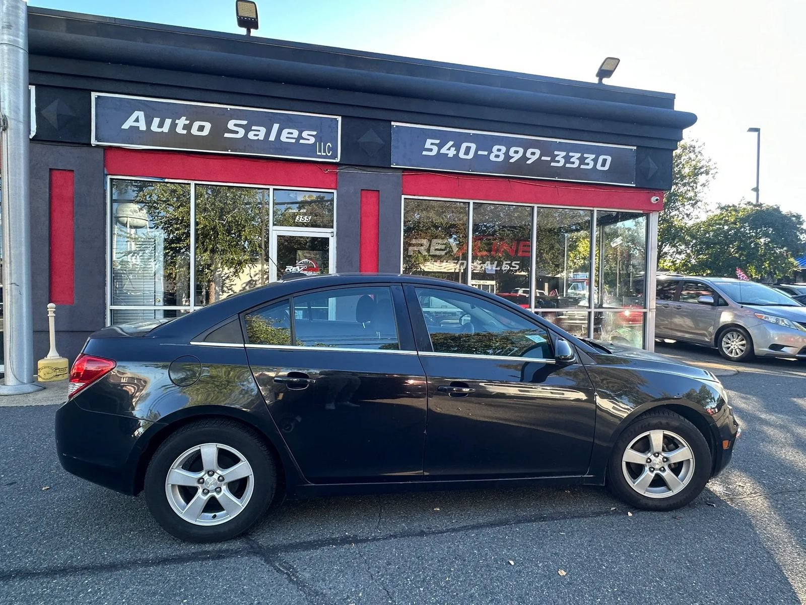Used 2015 Chevrolet Cruze LT w/ Technology Package FWD image 5