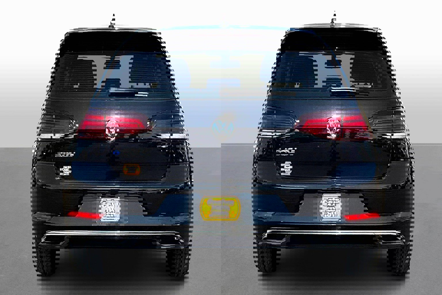 Used 2013 Volkswagen GTI w/Sunroof & Navi image 4