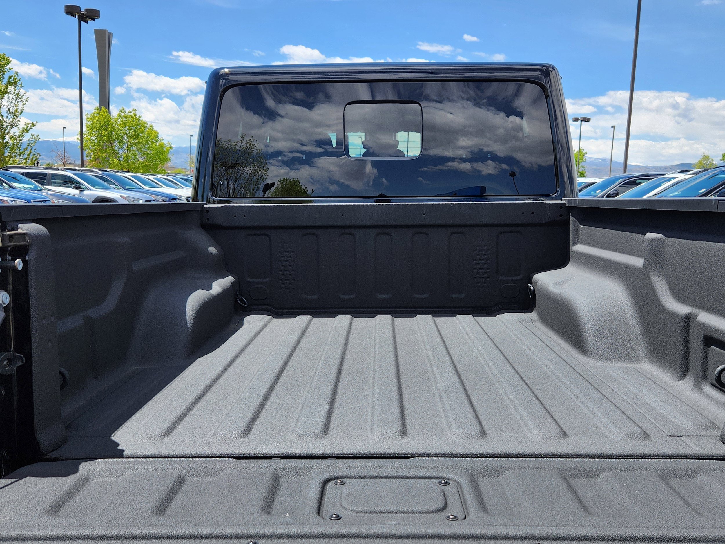 Used 2024 Jeep Gladiator Rubicon AWD/4WD image 11